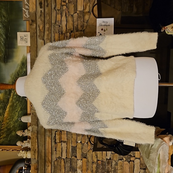 Fashion Nova Cropped Chevron Soft Fuzzy Sweater - Picture 3 of 6